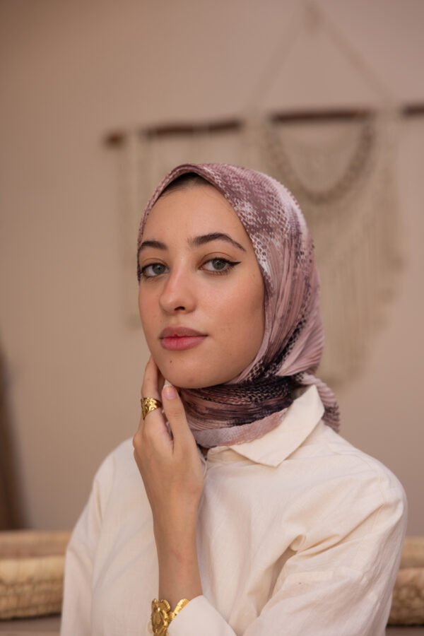 067A7342 Avyrose
