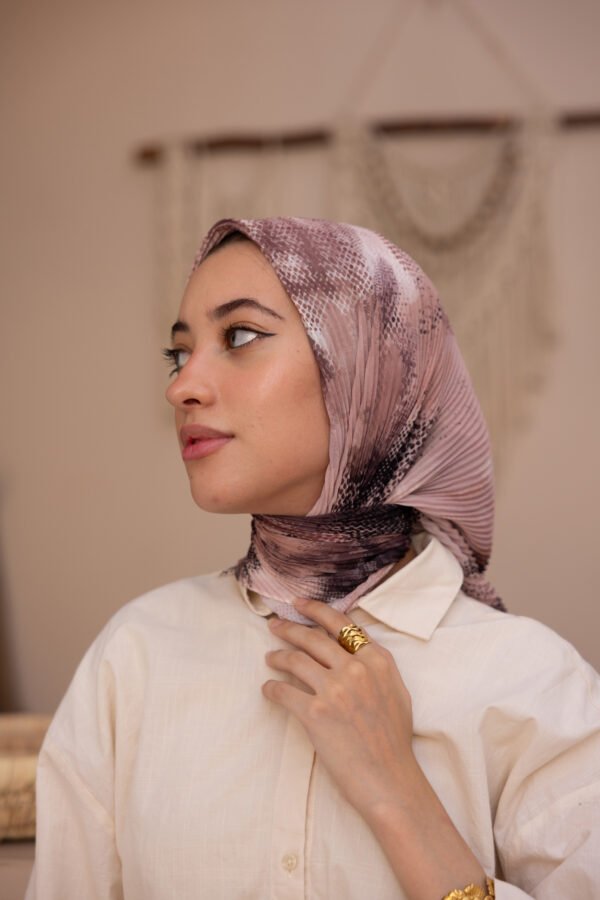 067A7343 Avyrose