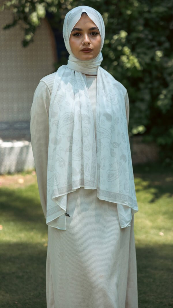 067A8186 Faithful Drape