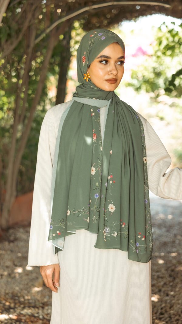 067A8287 Haya Glow