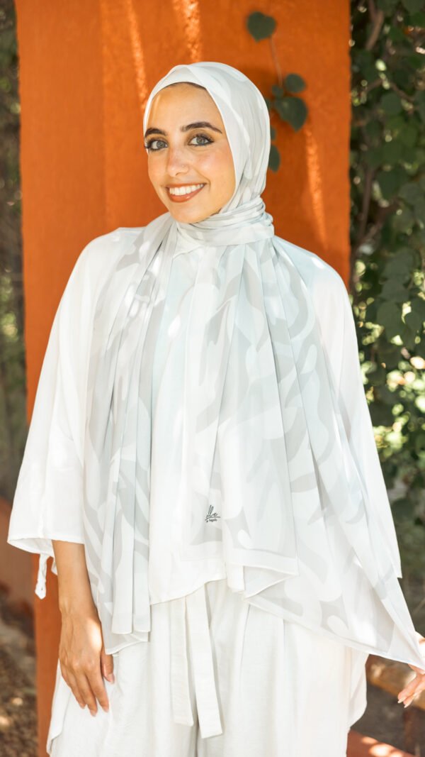 067A8303 Glow Veil