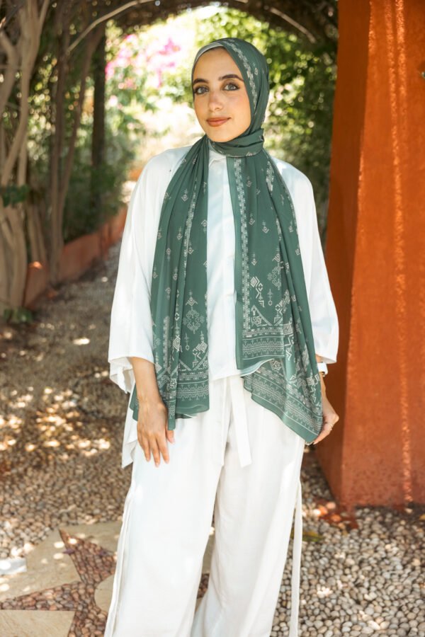 067A8326 Modesty Whisper