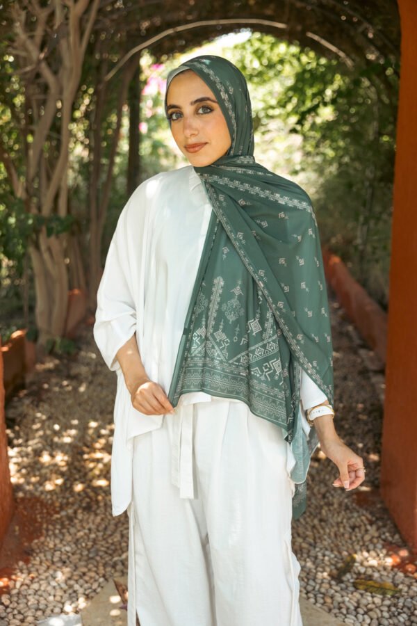 067A8328 Modesty Whisper