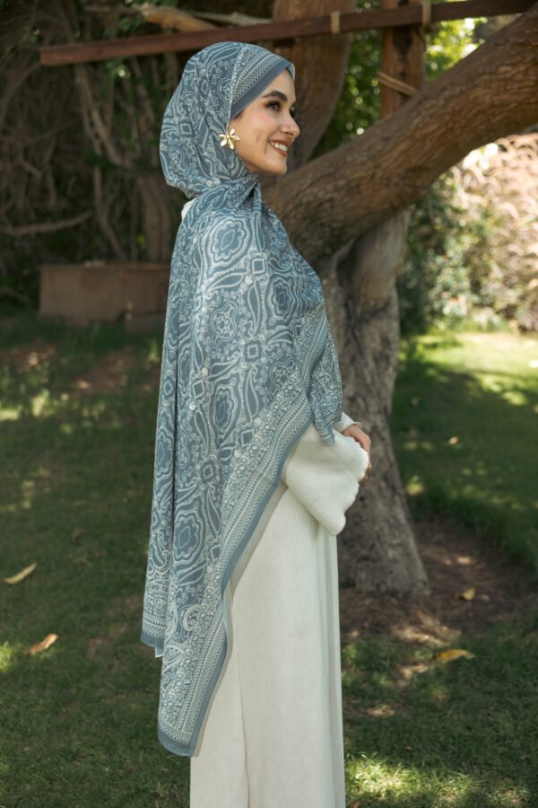 067A8379 Gentle Charm