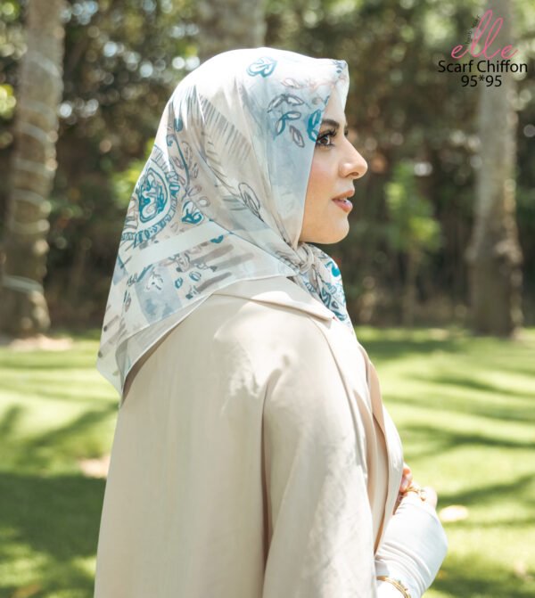 067A8526 Sunlit Veil