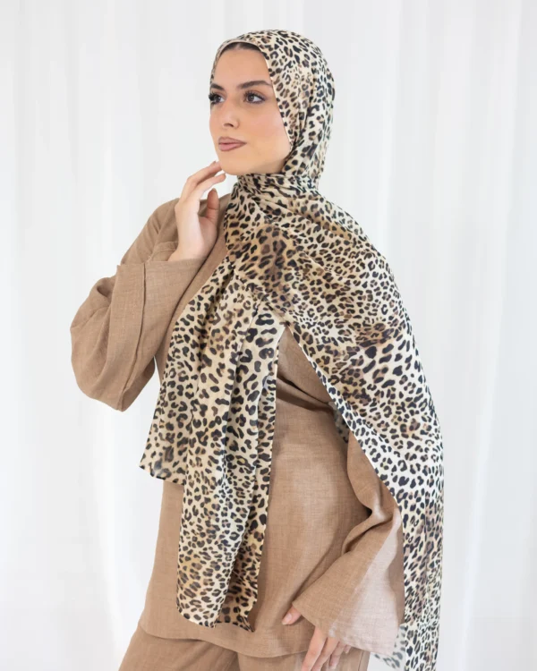 676A8919 VEEA Scarf