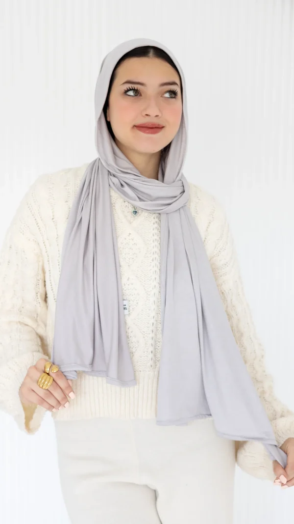 6W9A9649 royal scarf