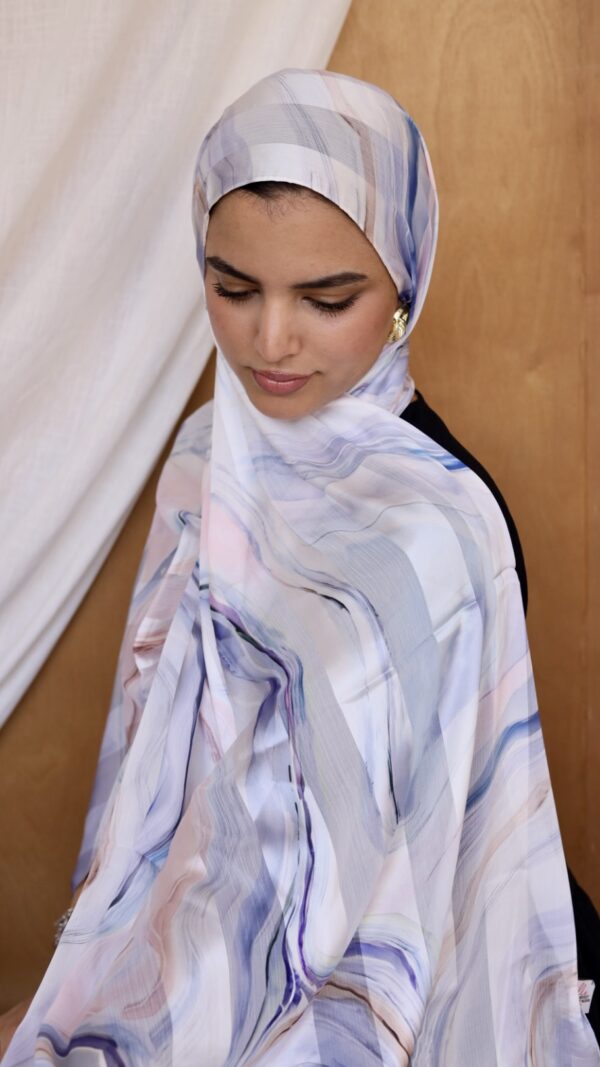 AU8A0101 Moonstone Glow